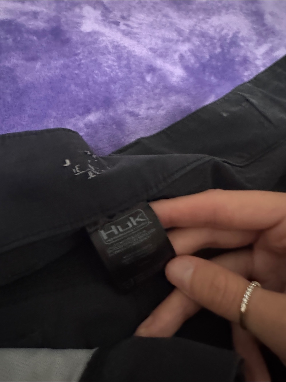 Huk Black Men's Cargo Fishing Shorts - Picture 3 of 8